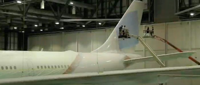 Proceso de pintura de Avión de Air Serbia usando Plataformas Elevadoras